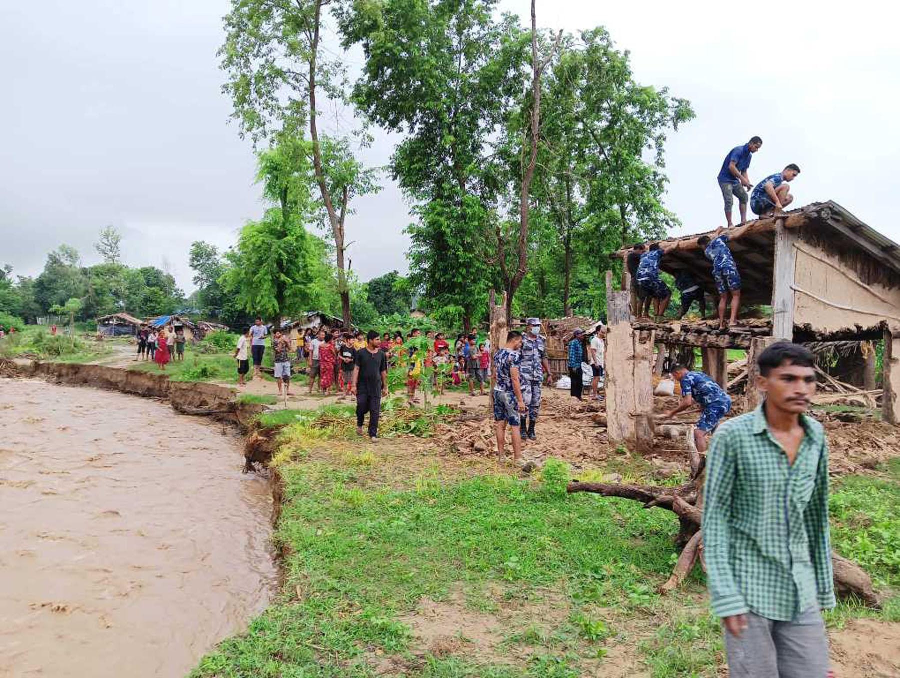 ४३ जिल्लामा बाढी र पहिरोको प्रभाव, ३५ जनाले ज्यान गुमाए, तीन जना हराए